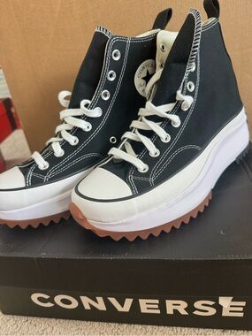 Converse women’s 10.5 NEW